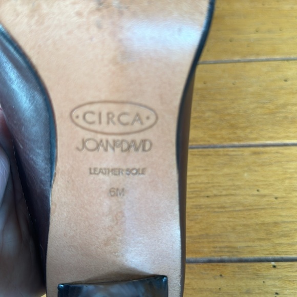 Joan & David Circa Leather Heels - size 6 - Picture 7 of 9